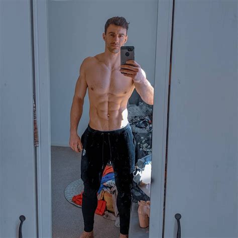 Some Sexy Guy Selfies For Saturday